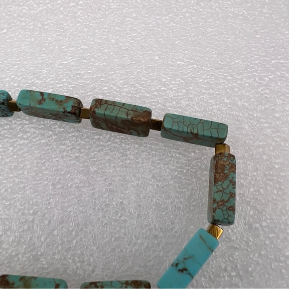 Turquoise with gold tone spacer beads stretch cord bracelet - Picture 6 of 8